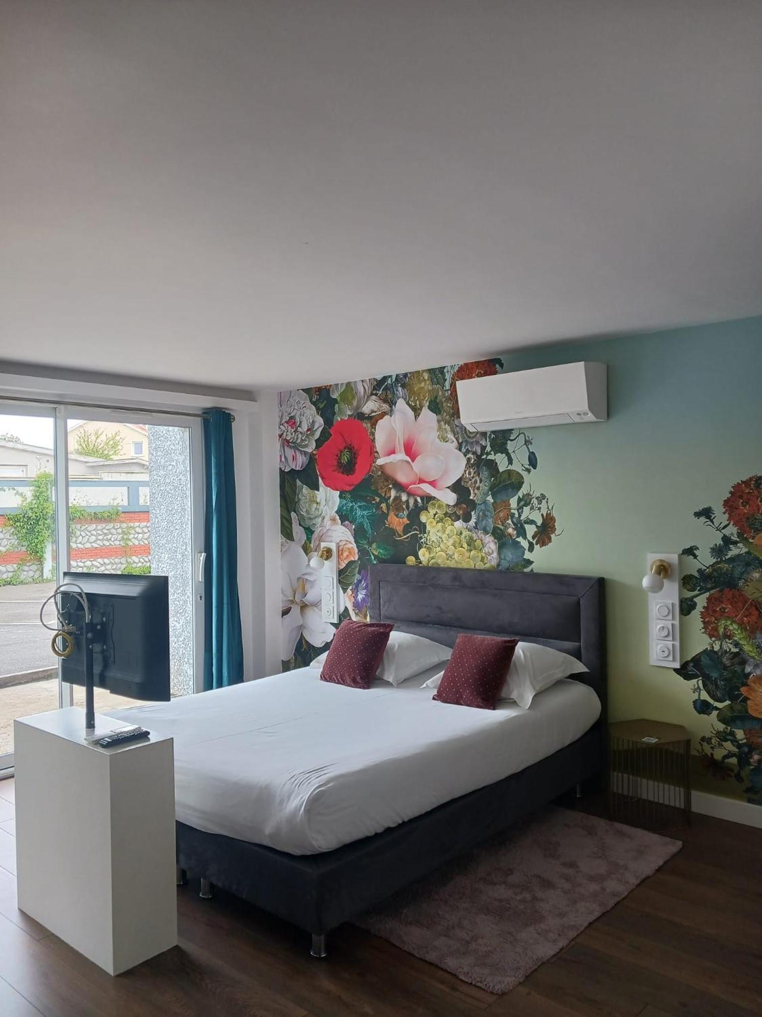 ヴィラール・レ・ドンブ Touraco Bed & Breakfast エクステリア 写真
