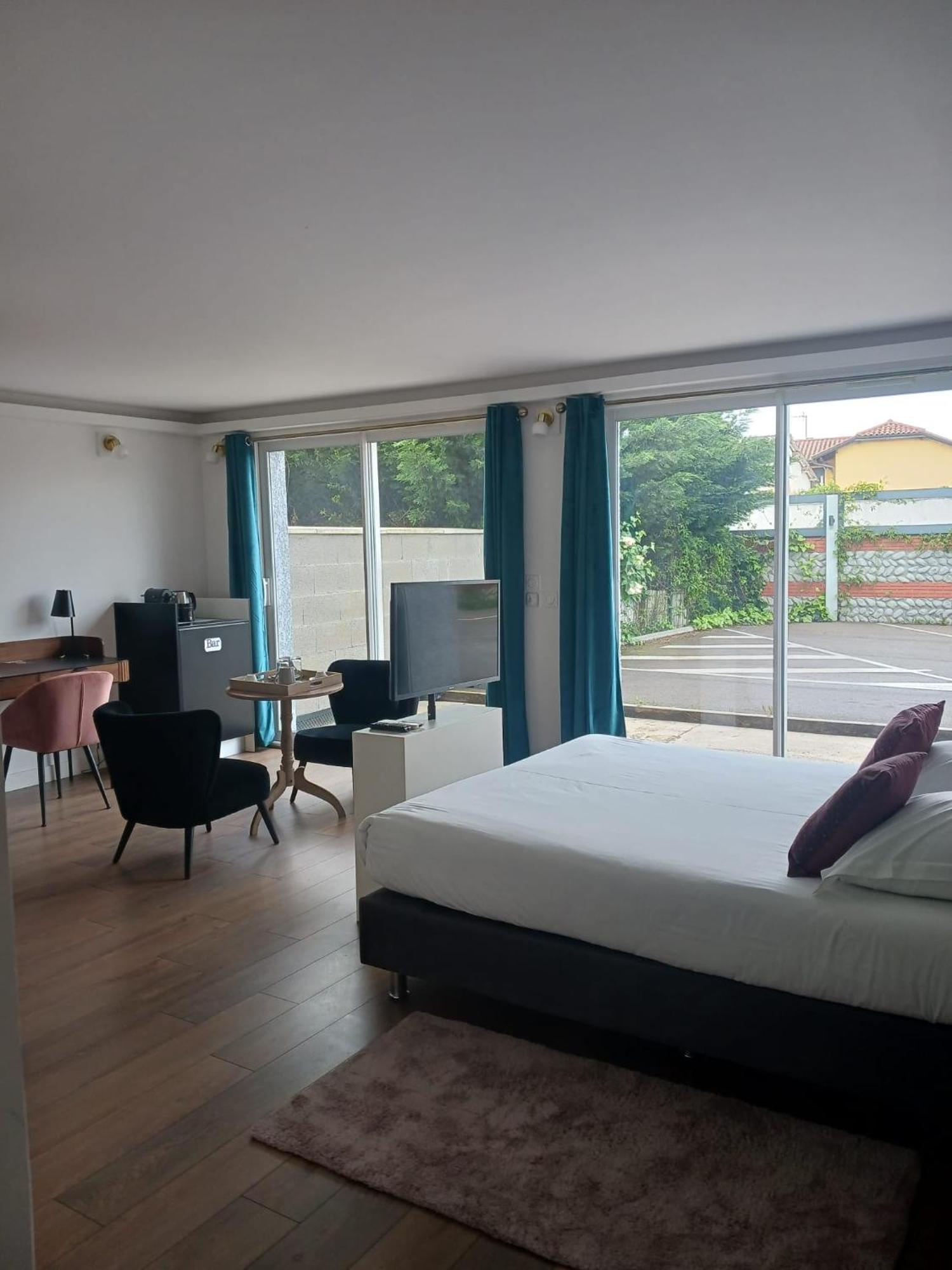 ヴィラール・レ・ドンブ Touraco Bed & Breakfast エクステリア 写真